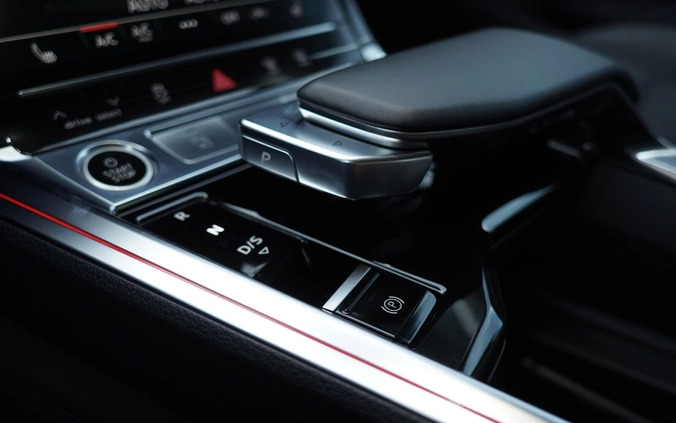 Audi e-tron cena 219000 przebieg: 17940, rok produkcji 2021 z Jeziorany małe 466